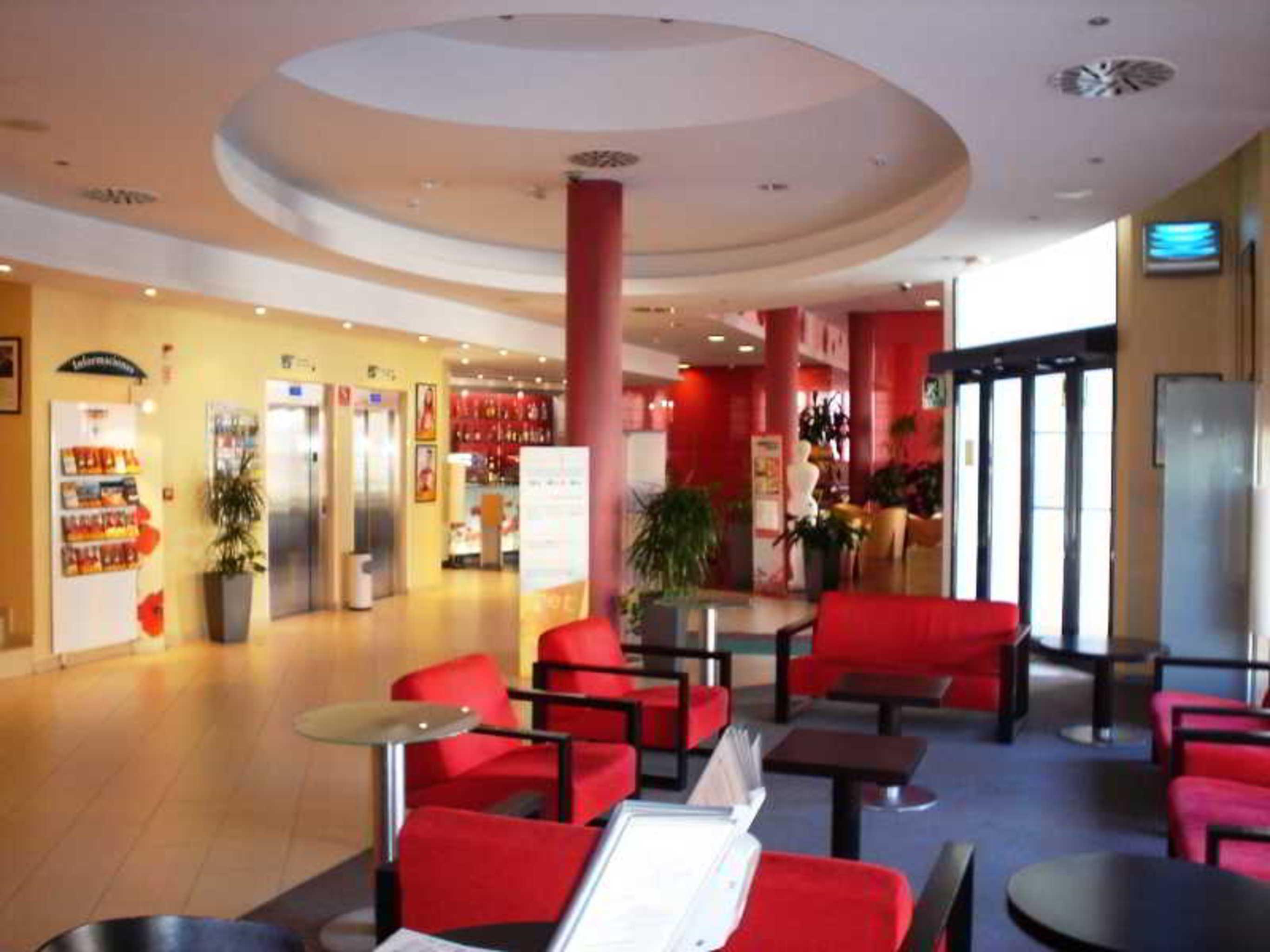 Hotel Ibis Malaga Centro Ciudad Esterno foto